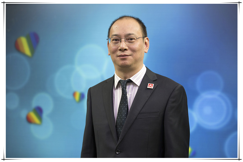 他曾当过记者,是人大社会学博士,是学者,还是作家.